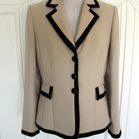 Tahari Jackets & Blazers - Tahari jacket